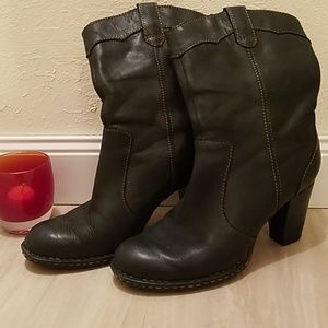 Born black Boots! 🖤